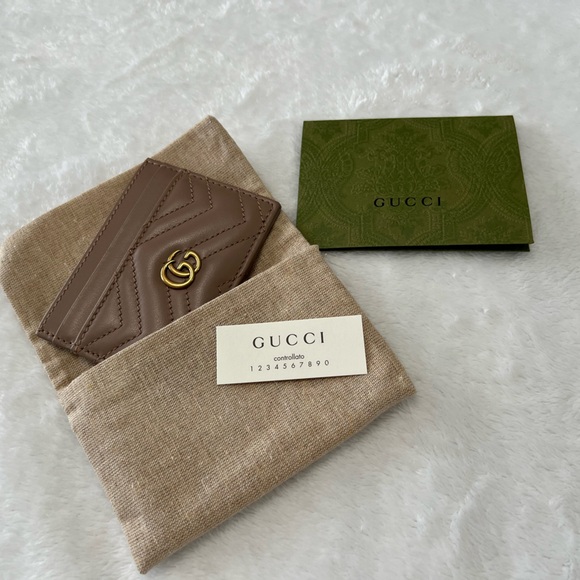 Price Reduced! GUCCI Card Holder with Gucci Dust Bag - Picture 3 of 9